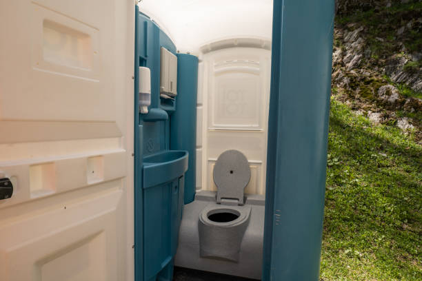 Best Luxury portable toilet rental  in Glendive, MT